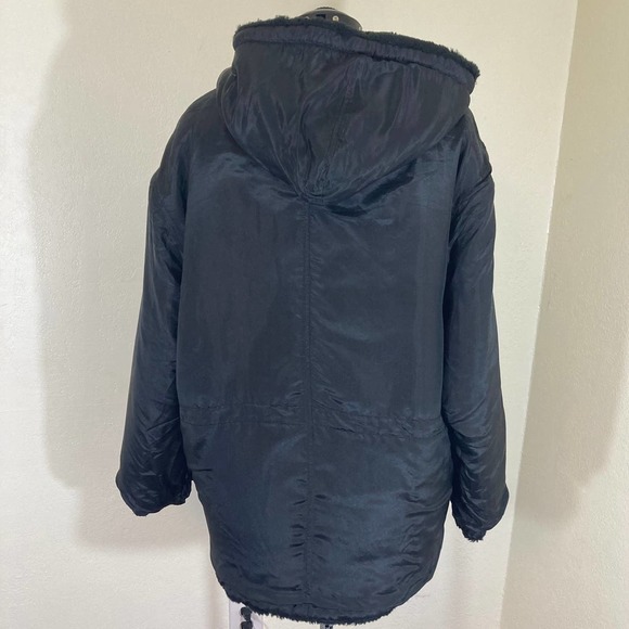 Fully Reversible Luxurious ebony black lined faux fur coat - Picture 5 of 6